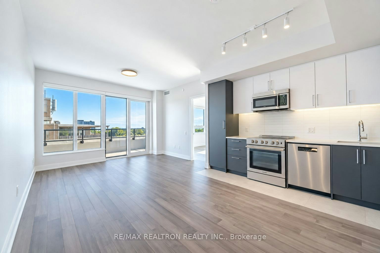904-2525 Bathurst Street, Toronto, ON, M6B 2Y9
