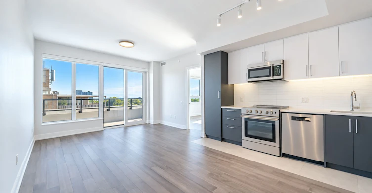 904-2525 Bathurst Street, Toronto, ON, M6B 2Y9