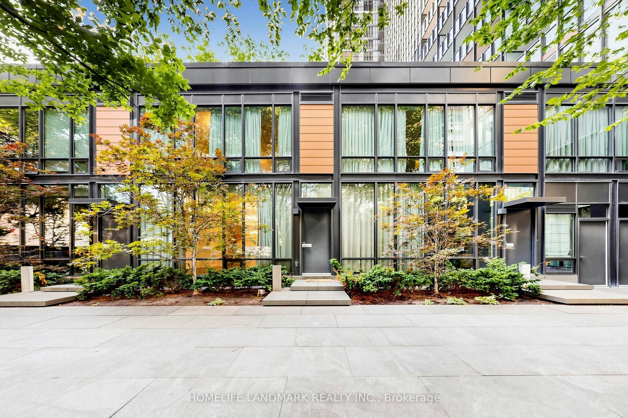 Th03-110 Charles Street E, Toronto, ON, M4Y 1T5
