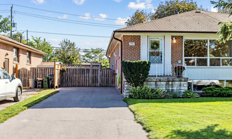 70 Pintail Crescent