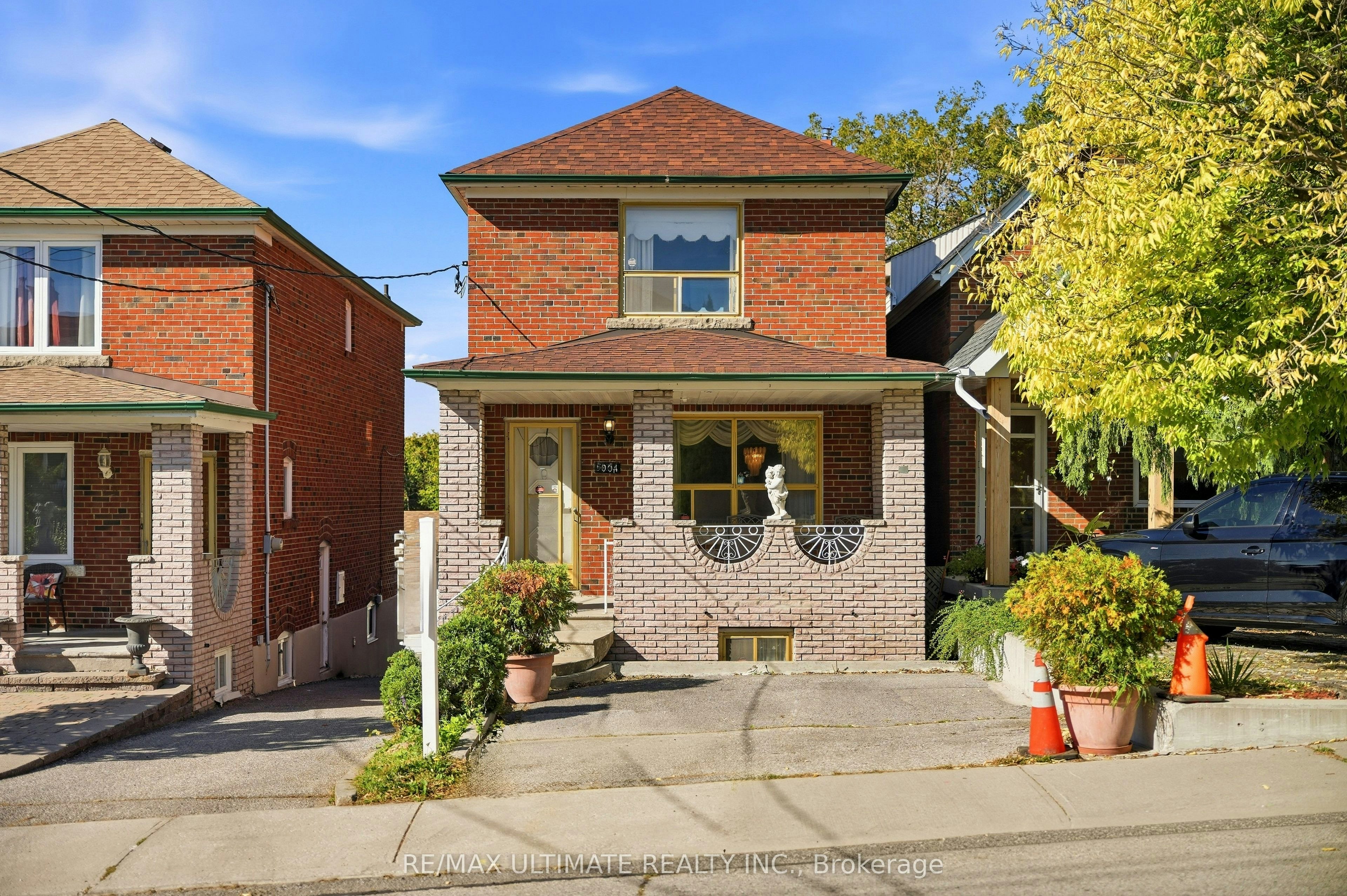 500 Northcliffe Boulevard, Toronto, ON, M6E 3L5