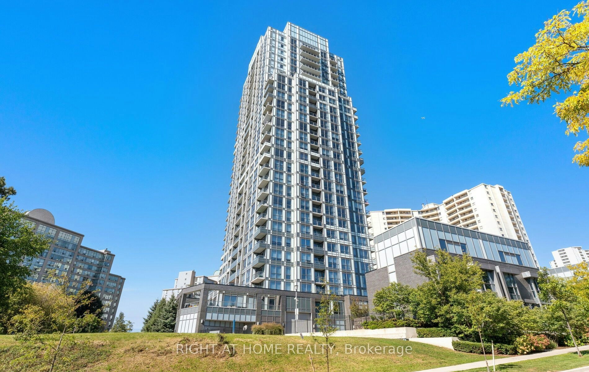 2112-18 Graydon Hall Drive, Toronto, ON, M3A 0A4