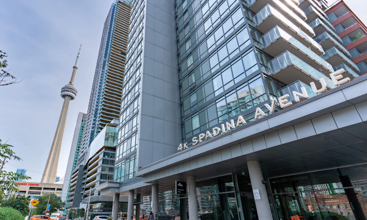 1515-4K Spadina Avenue