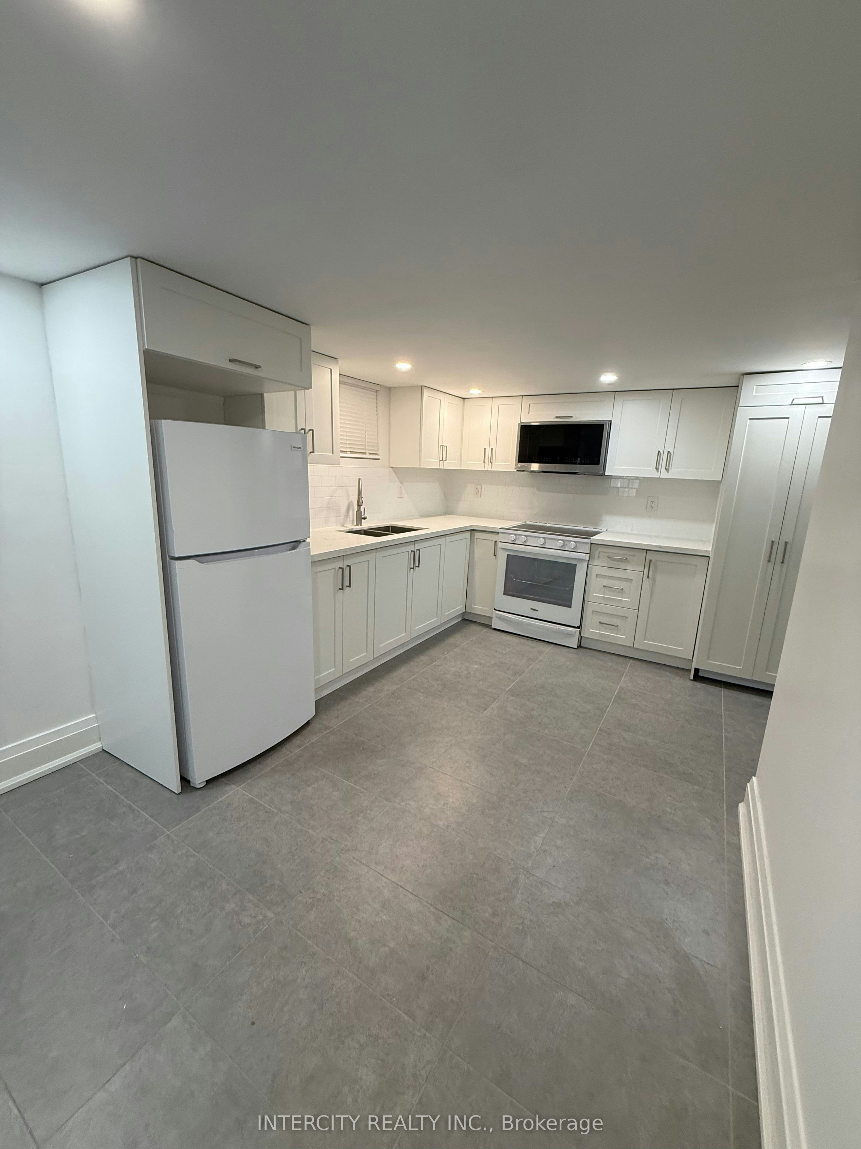 Basement-380 Clinton Street, Toronto, ON, M6G 2Z2 - 2