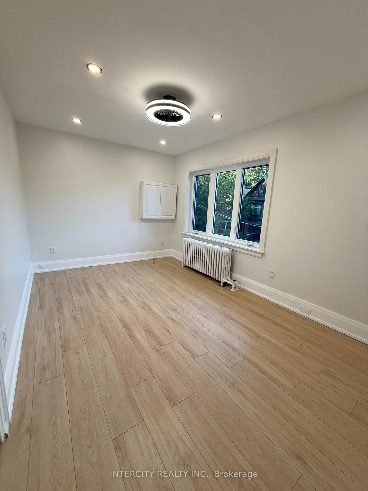 Upper-380 Clinton Street, Toronto, ON, M6G 2Z2 - 4
