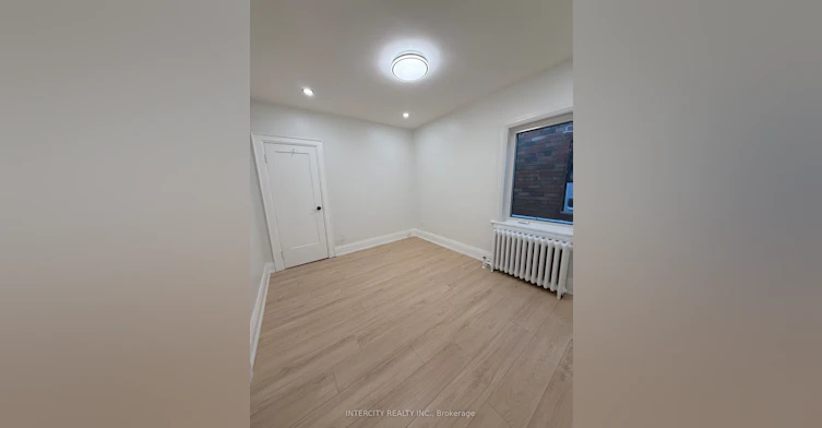 Upper-380 Clinton Street, Toronto, ON, M6G 2Z2 - 6