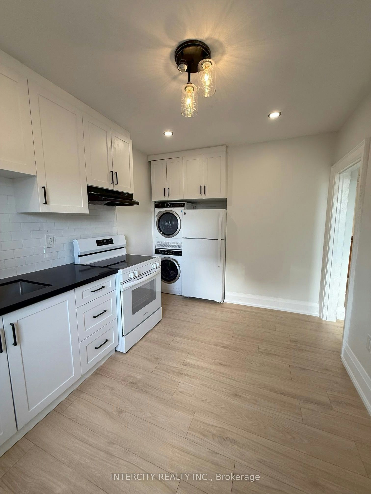 Upper-380 Clinton Street, Toronto, ON, M6G 2Z2 - 2