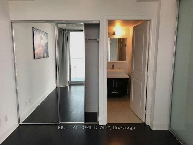 3004-65 St Mary Street, Toronto, ON, M5S 0A6 - 11