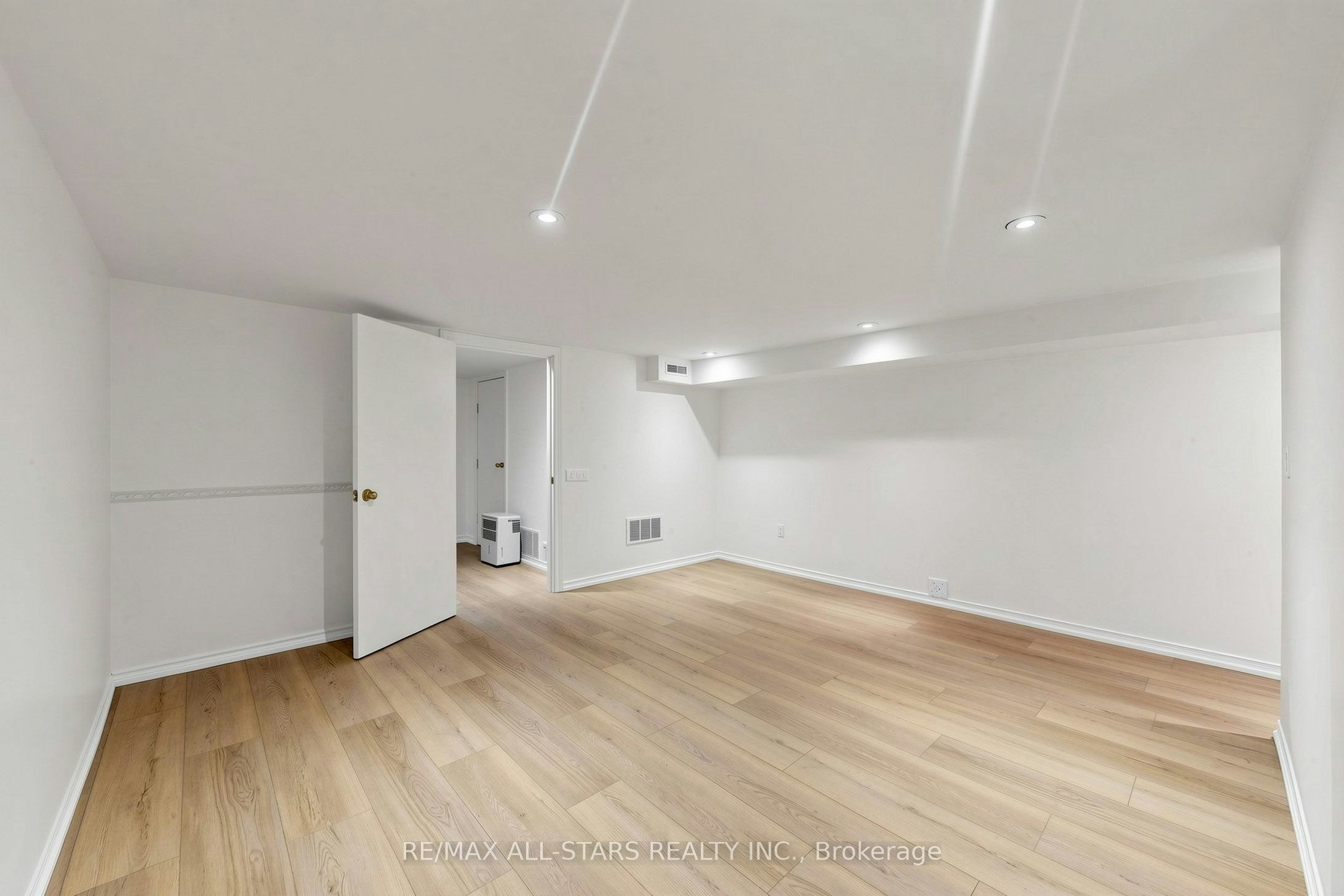 Basement-68 Macpherson Avenue, Toronto, ON, M5R 1W8 - 6