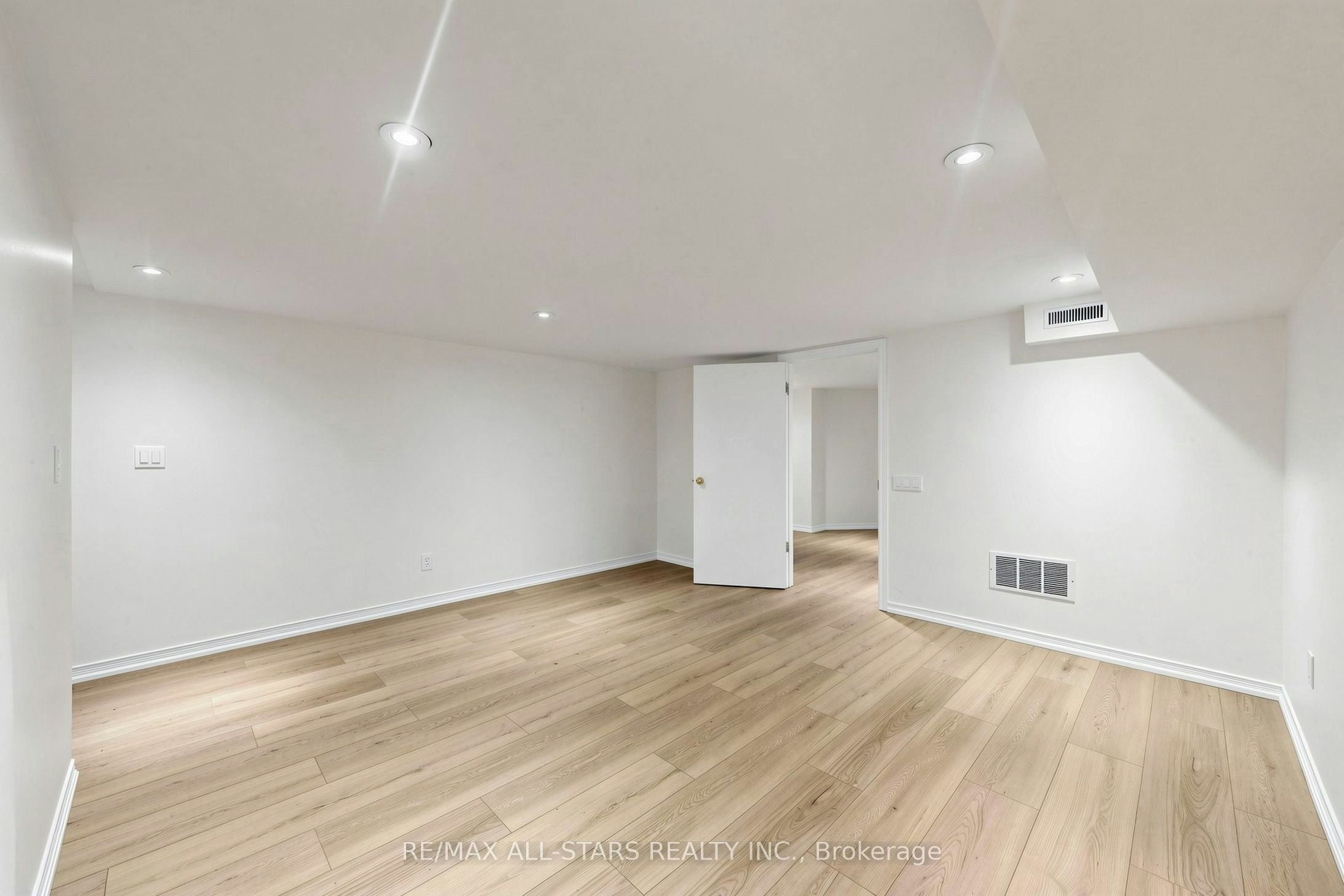 Basement-68 Macpherson Avenue, Toronto, ON, M5R 1W8 - 7