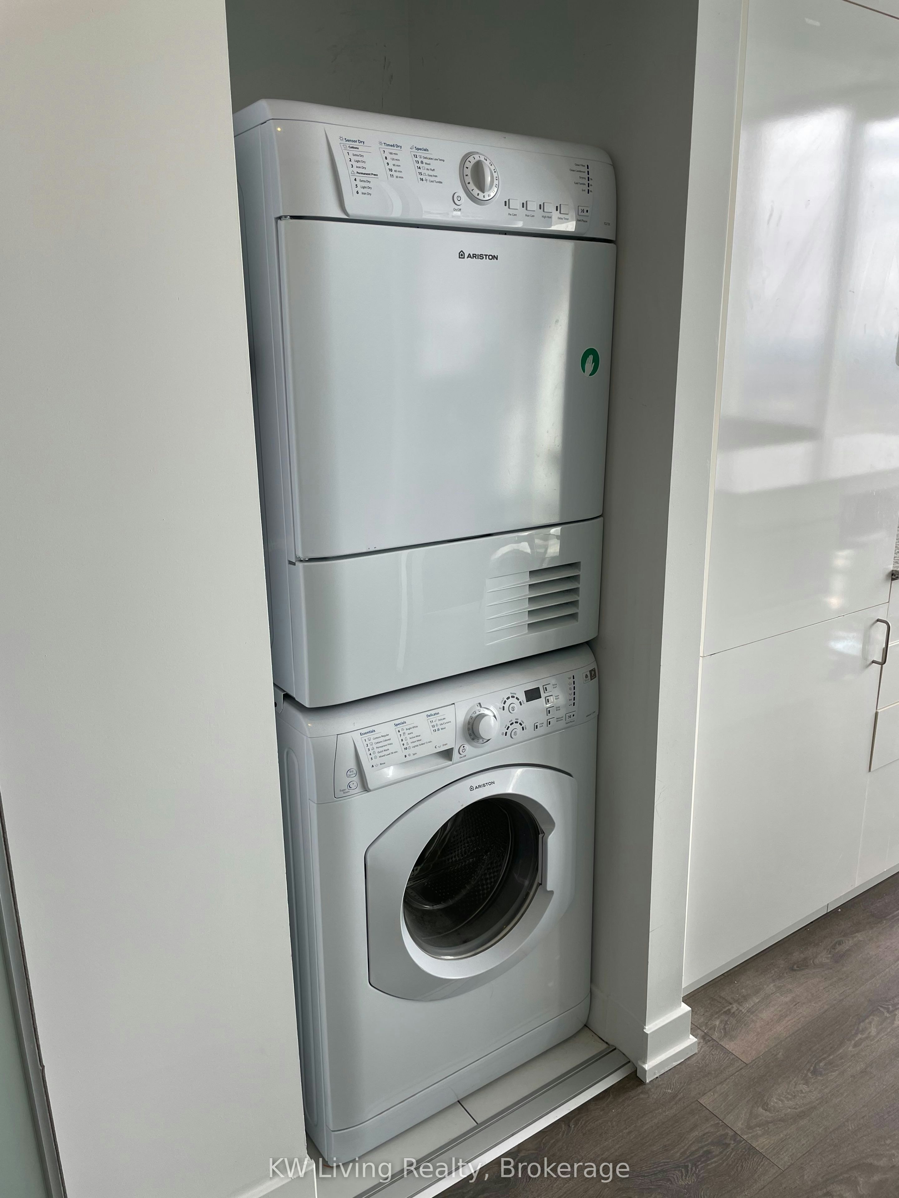 Ph301-426 University Avenue, Toronto, ON, M5G 1S9 - 8
