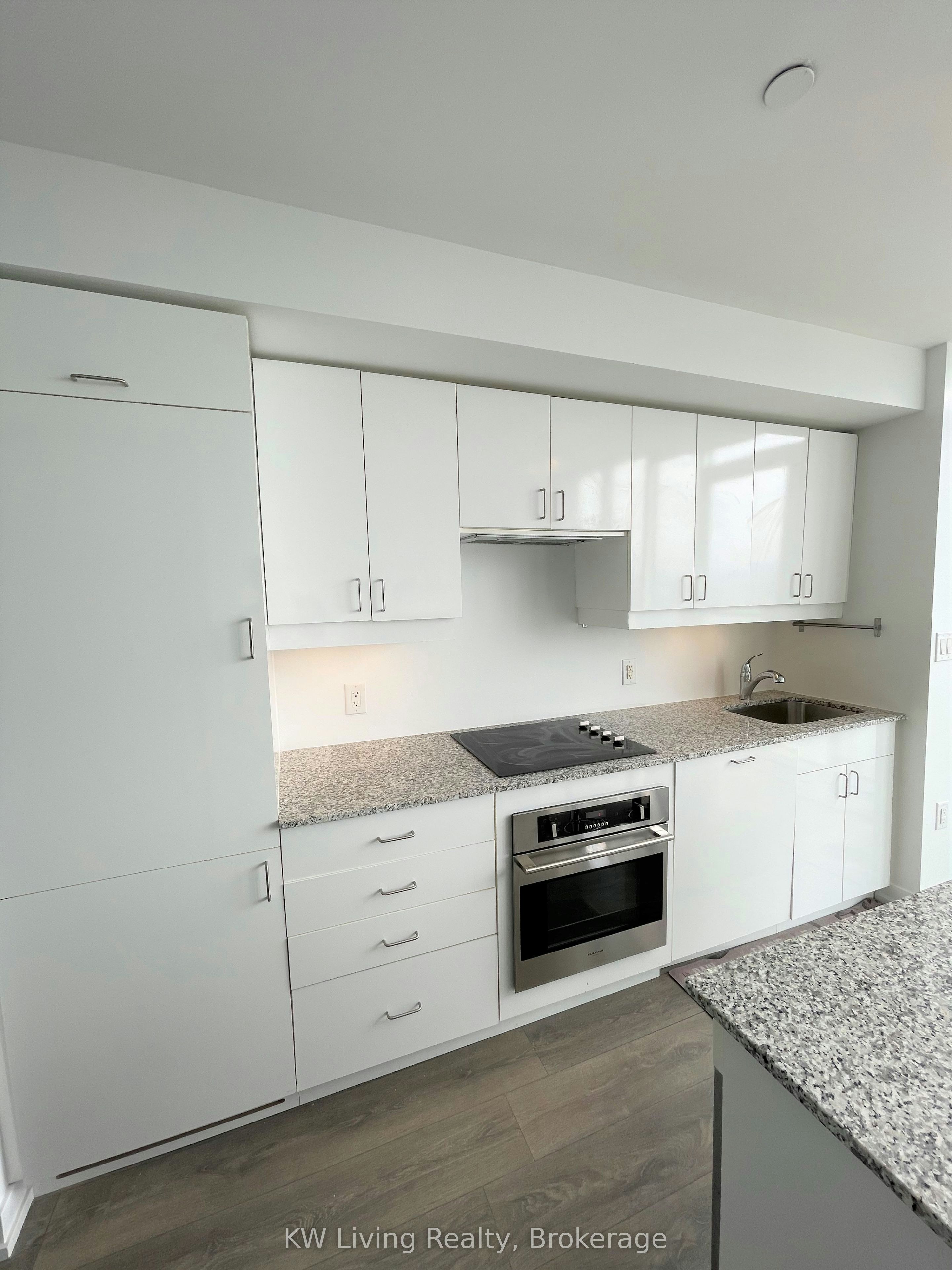 Ph301-426 University Avenue, Toronto, ON, M5G 1S9 - 12