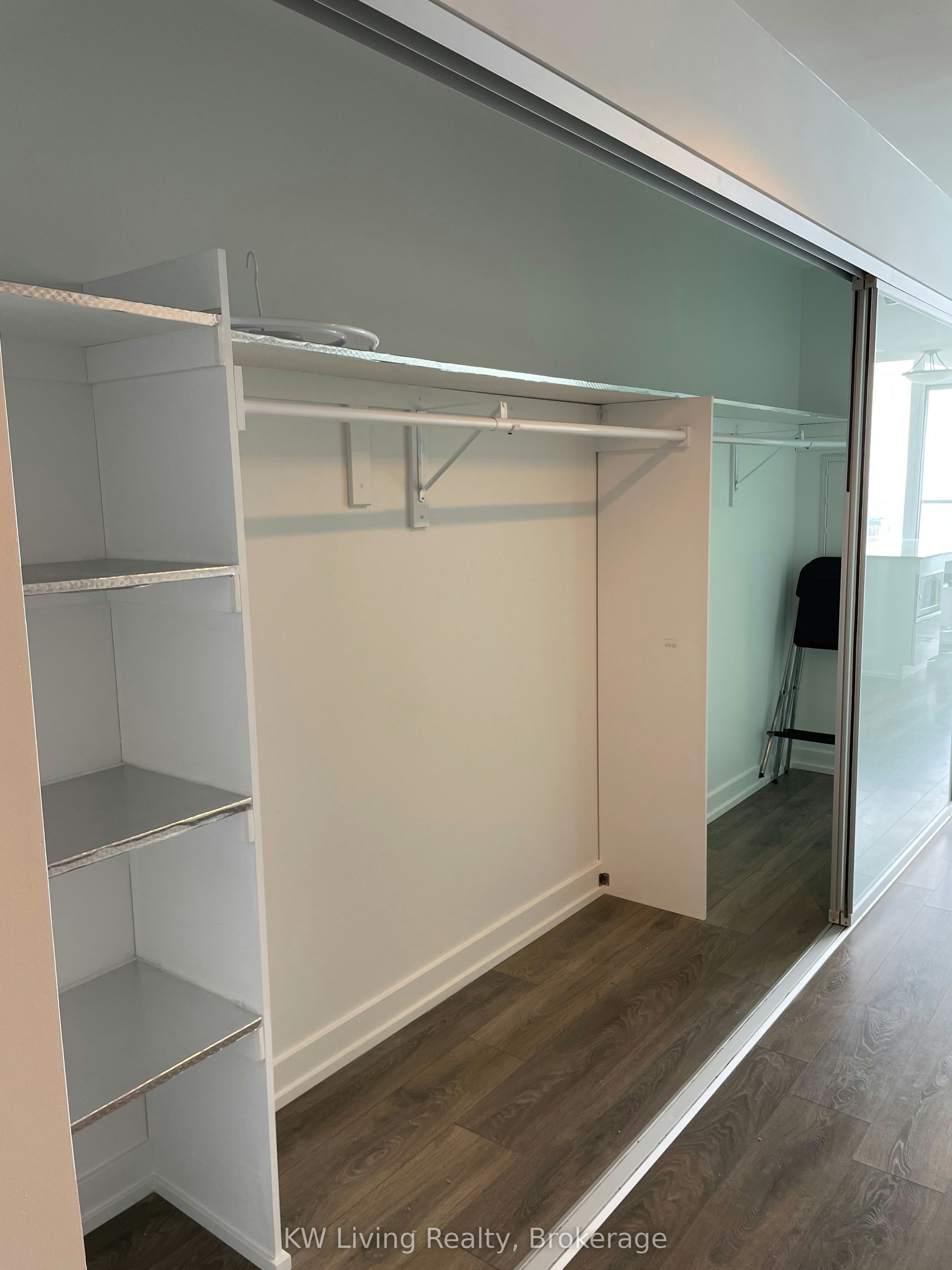 Ph301-426 University Avenue, Toronto, ON, M5G 1S9 - 7