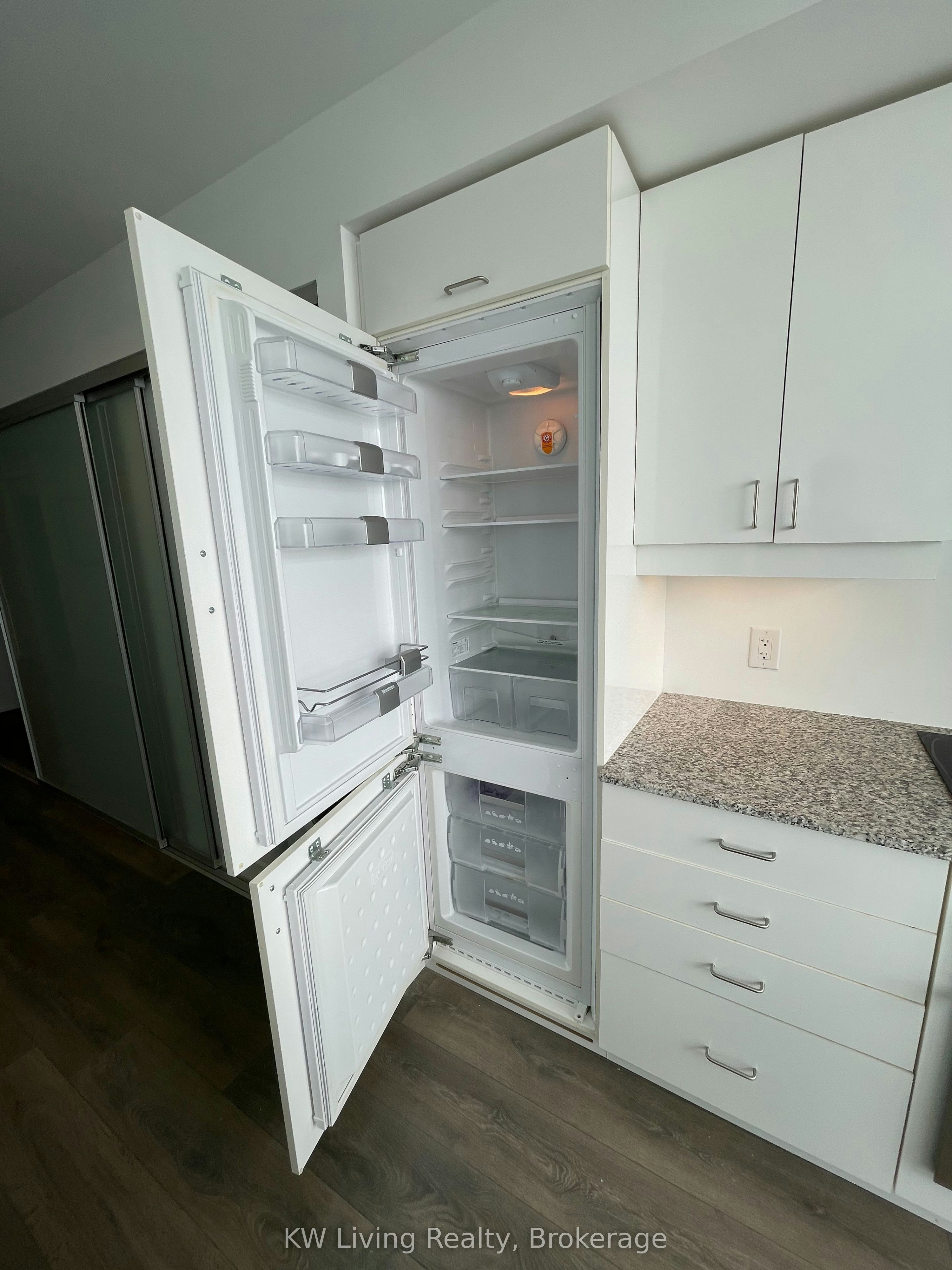 Ph301-426 University Avenue, Toronto, ON, M5G 1S9 - 9