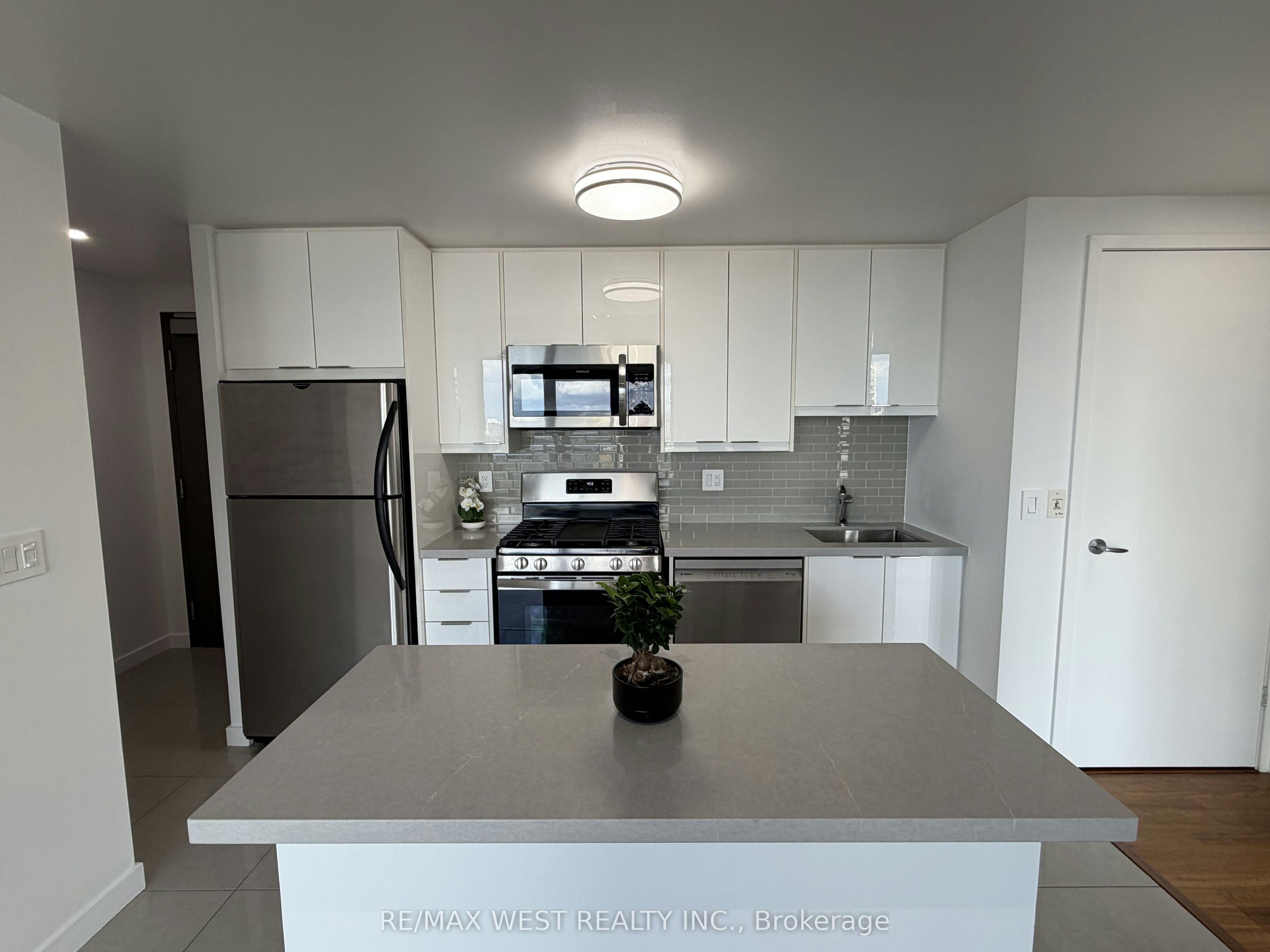 2408-281 Mutual Street, Toronto, ON, M4Y 3C4 - 3