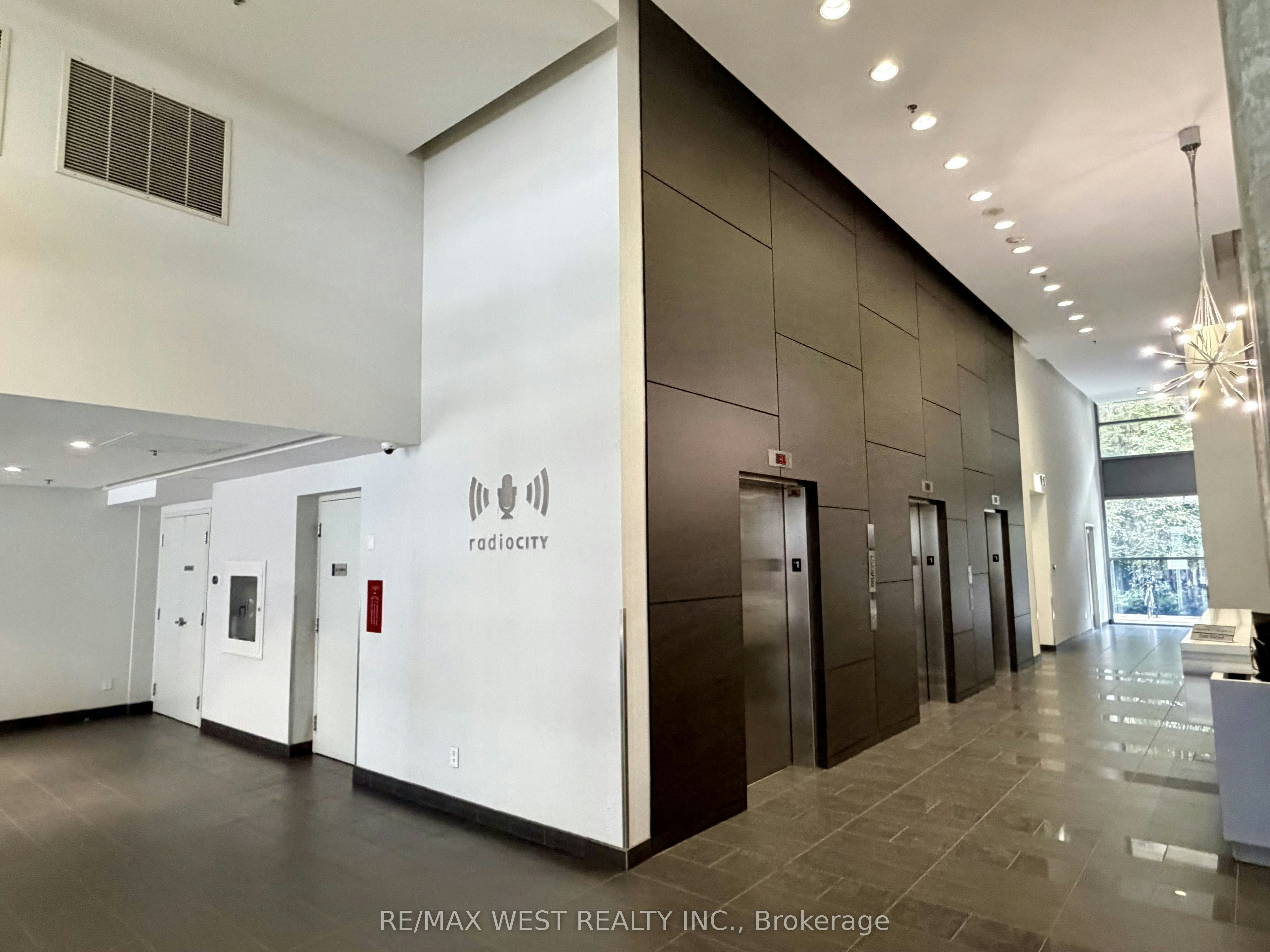2408-281 Mutual Street, Toronto, ON, M4Y 3C4 - 18