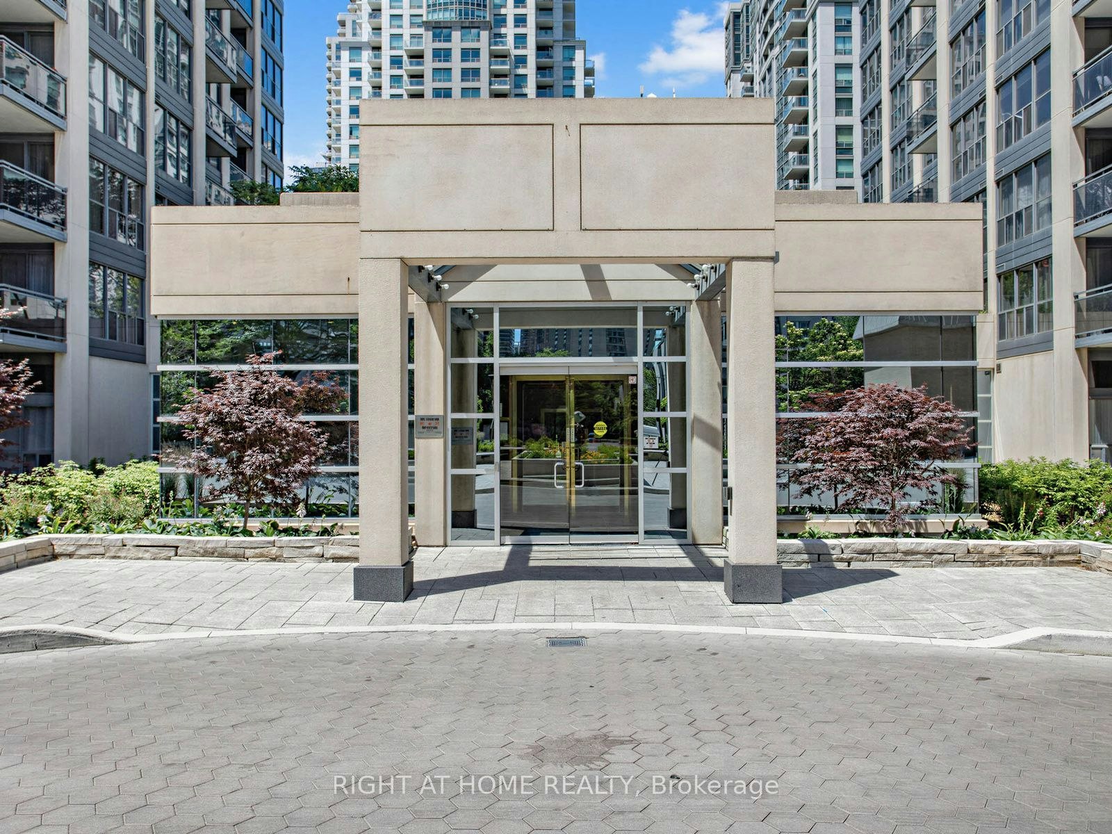 311-28 Hollywood Avenue, Toronto, ON, M2N 6S4 - 3