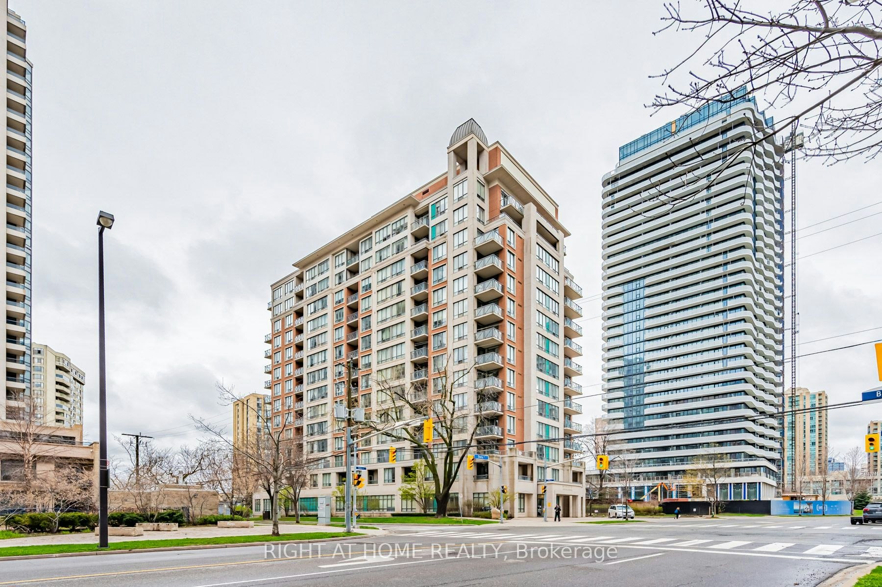 301-28 Byng Avenue, Toronto, ON, M2N 7H4