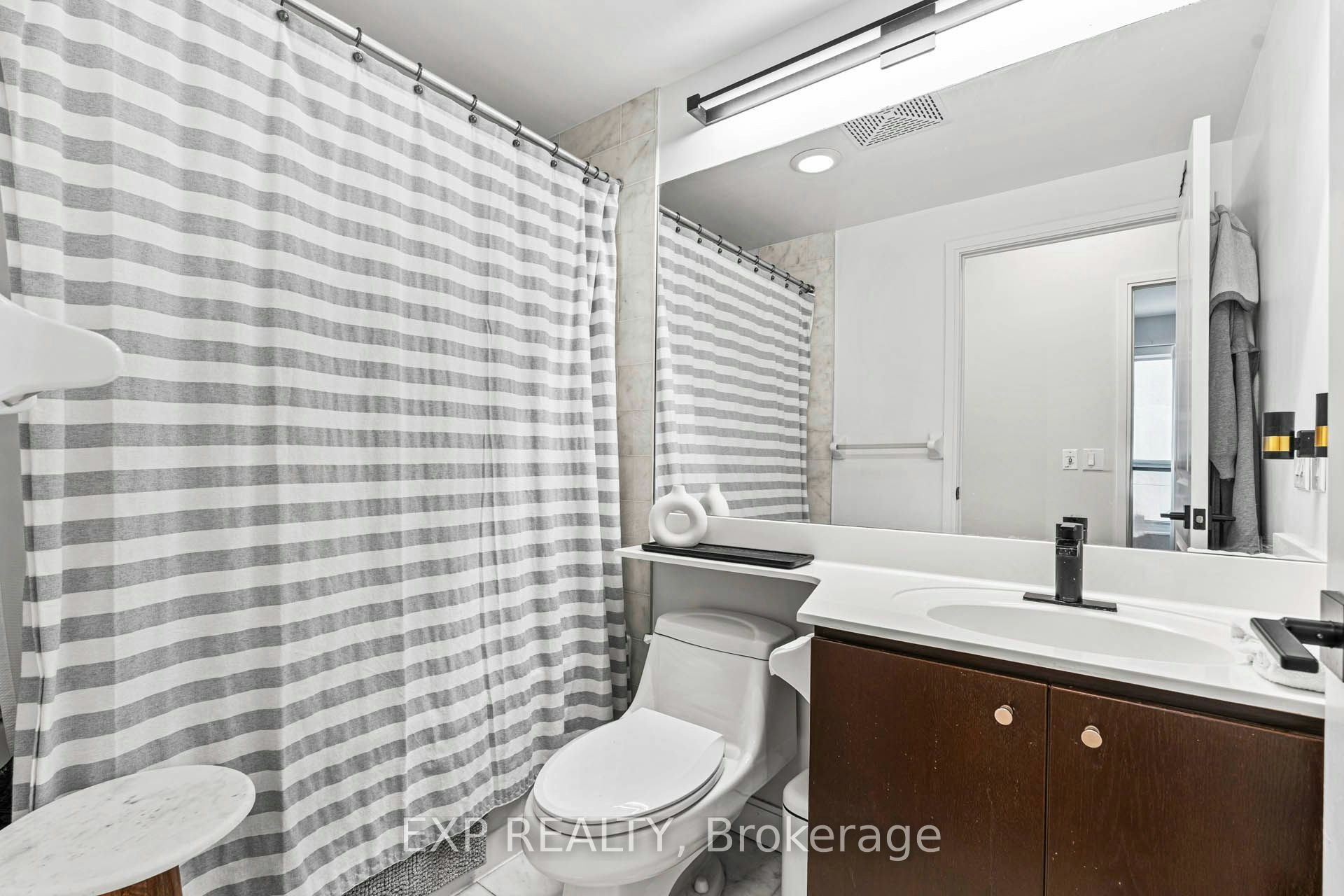 604-38 The Esplanade Avenue, Toronto, ON, M5E 1A5 - 18