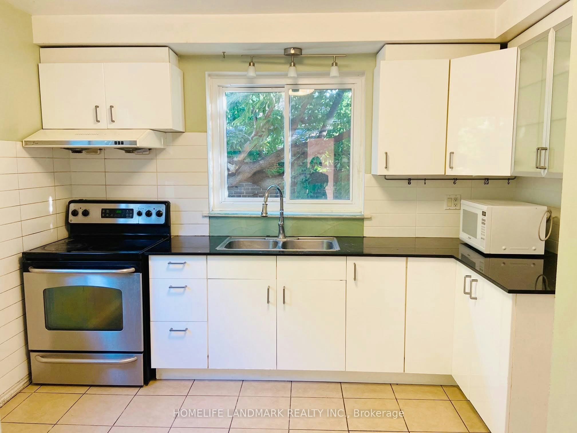 12 Lehar Crescent, Toronto, ON, M2H 1J5 - 3