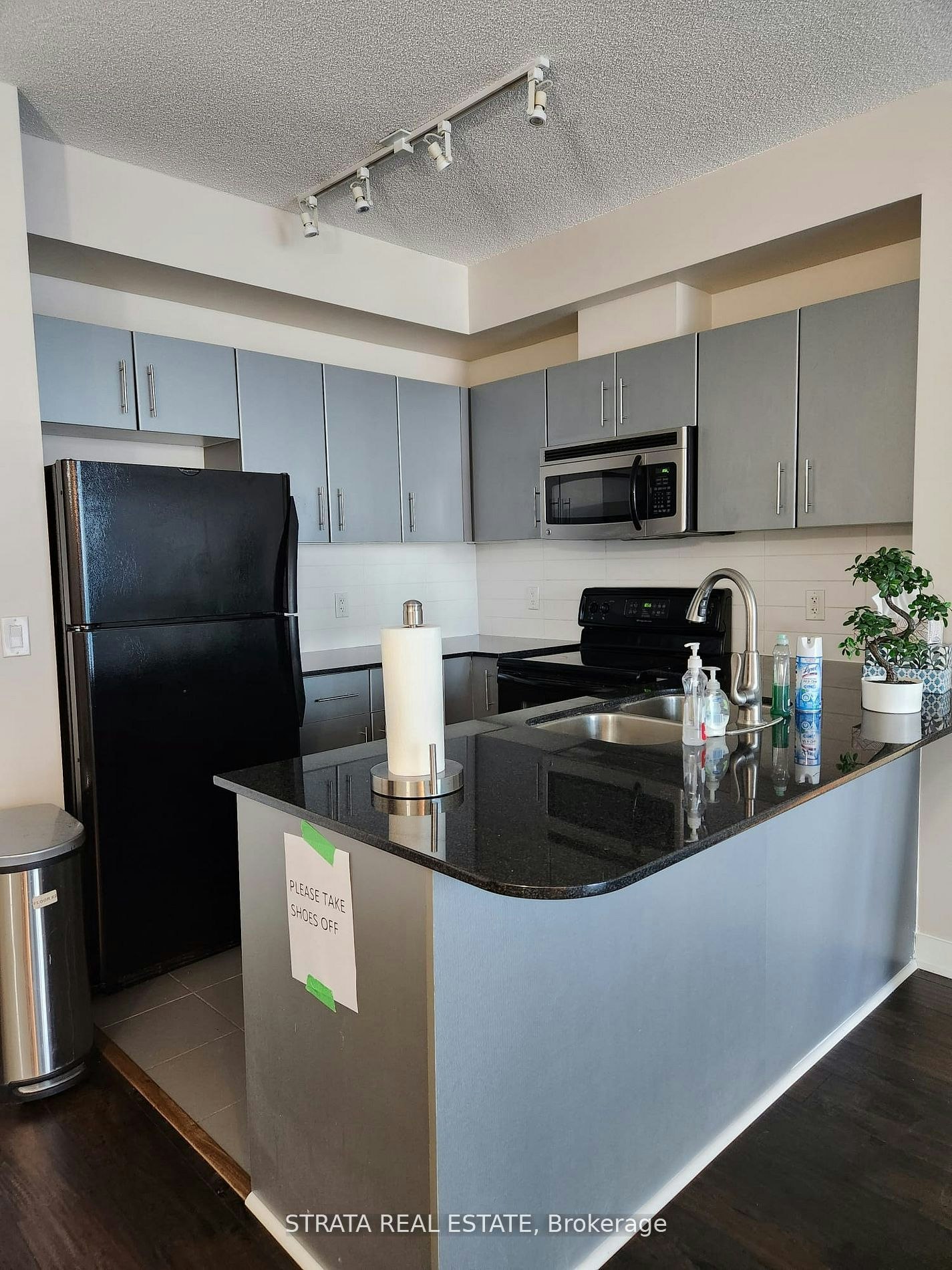 2101-12 Yonge Street, Toronto, ON, M5E 1Z9 - 4