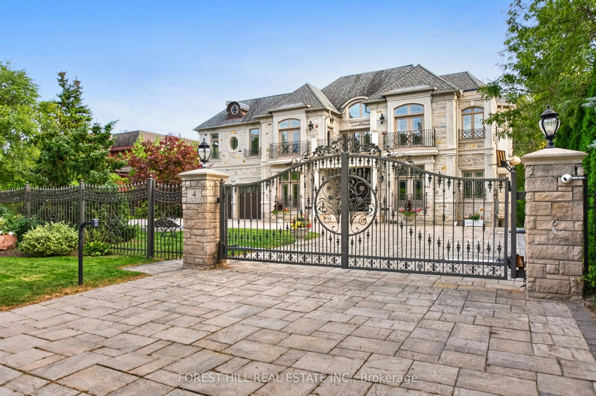 4 Fifeshire Road, Toronto, ON, M2L 2G5