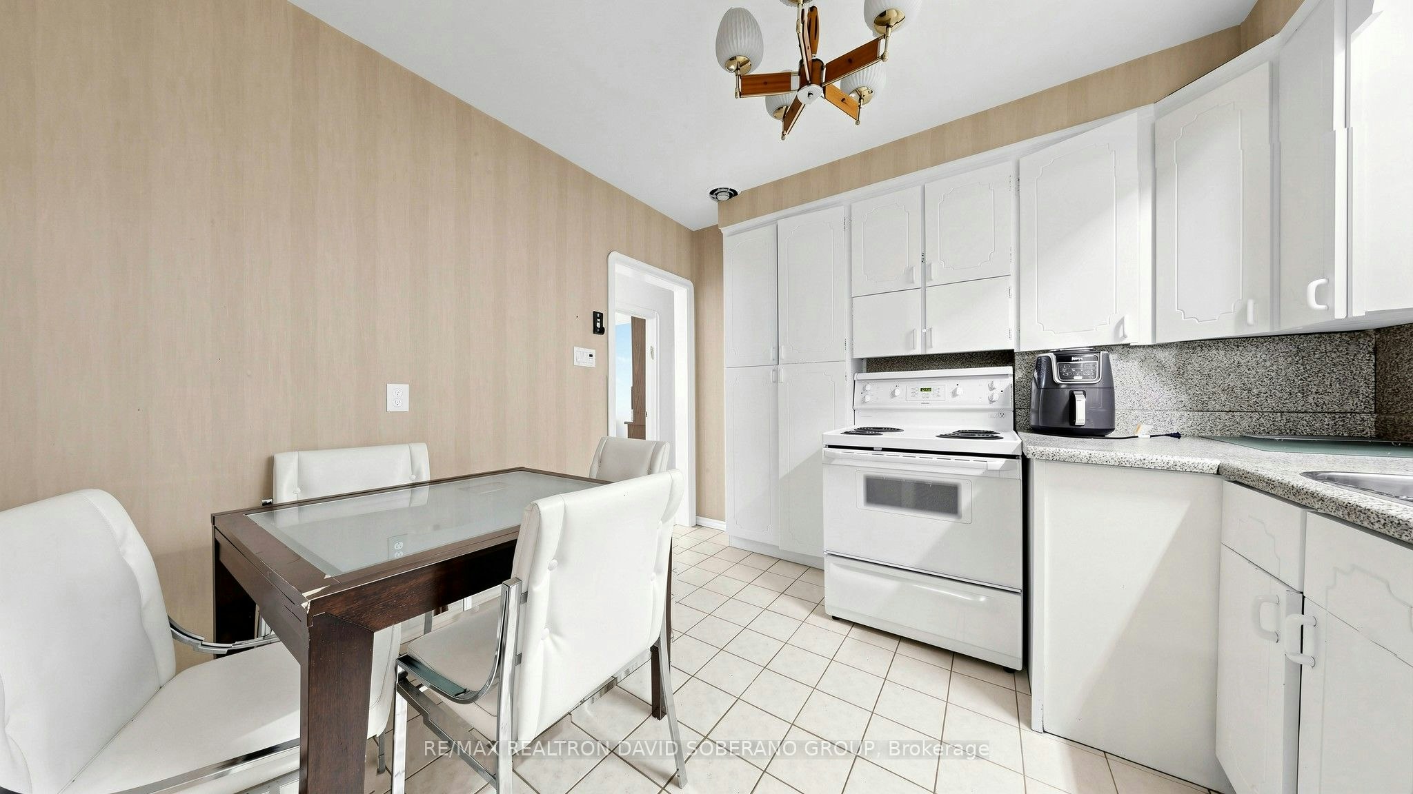 108 York Downs Drive, Toronto, ON, M3H 2G7 - 13