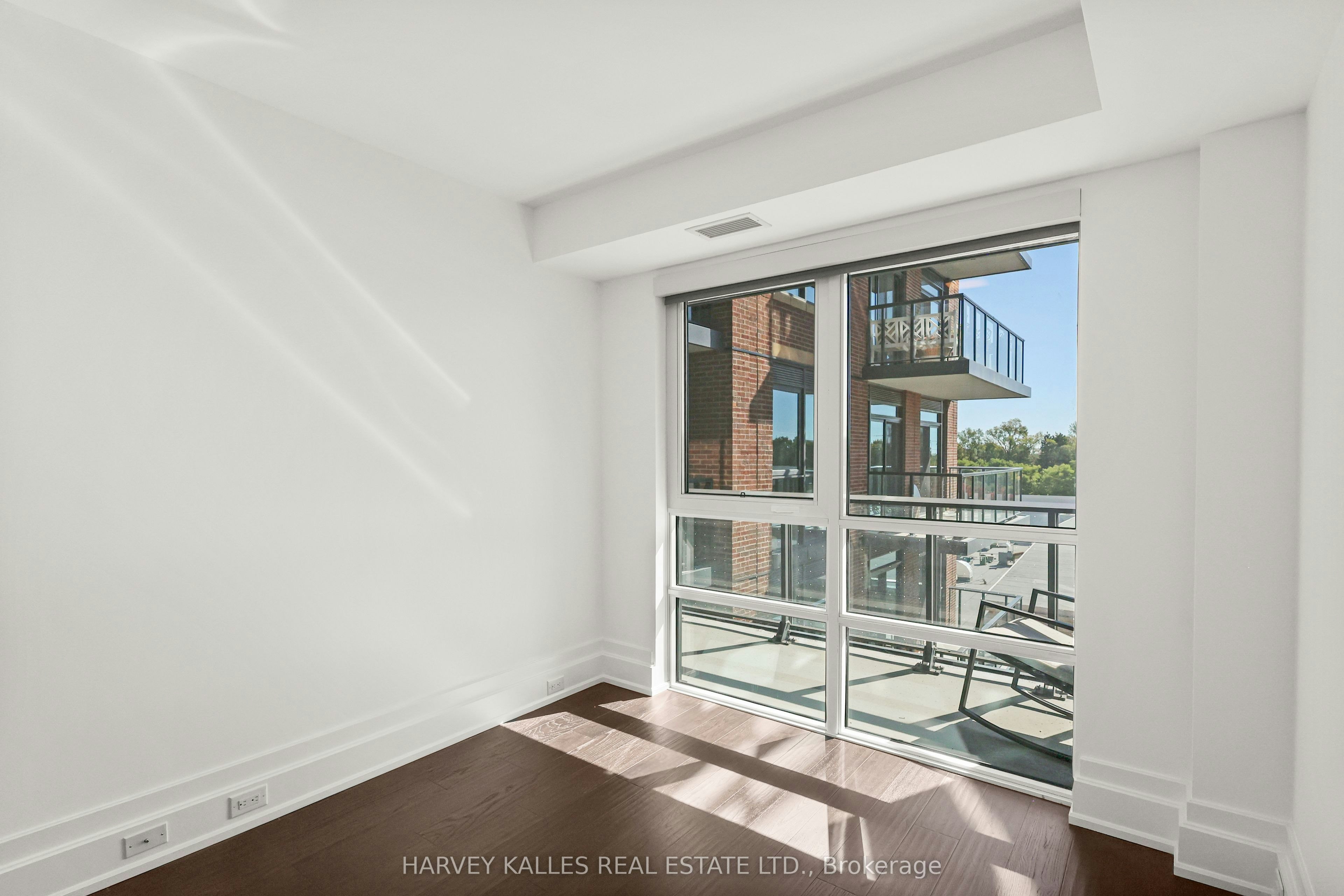 401-3 Southvale Drive, Toronto, ON, M4G 1G1 - 7