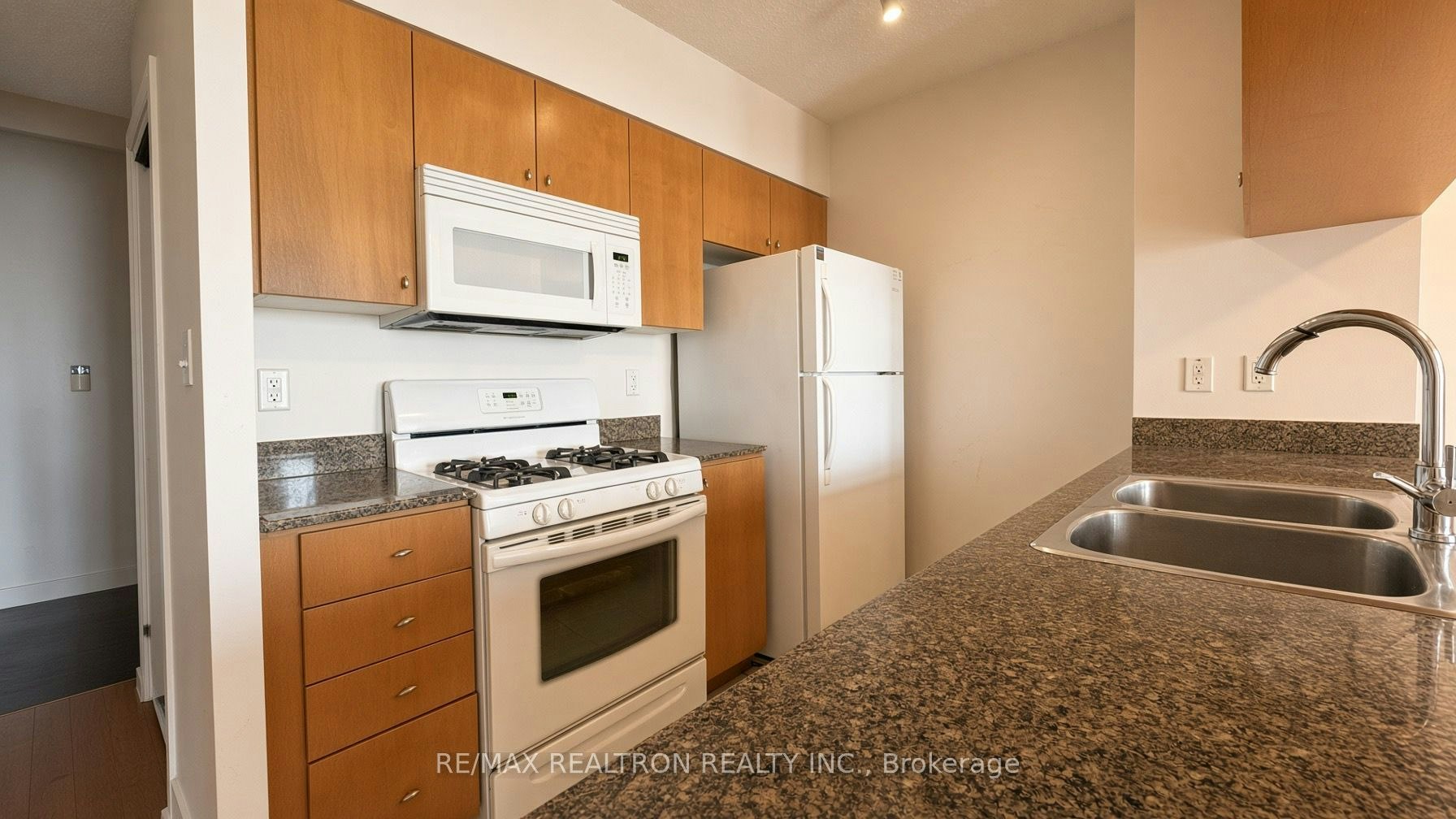 3111-10 Navy Wharf Court, Toronto, ON, M5V 3V2 - 6