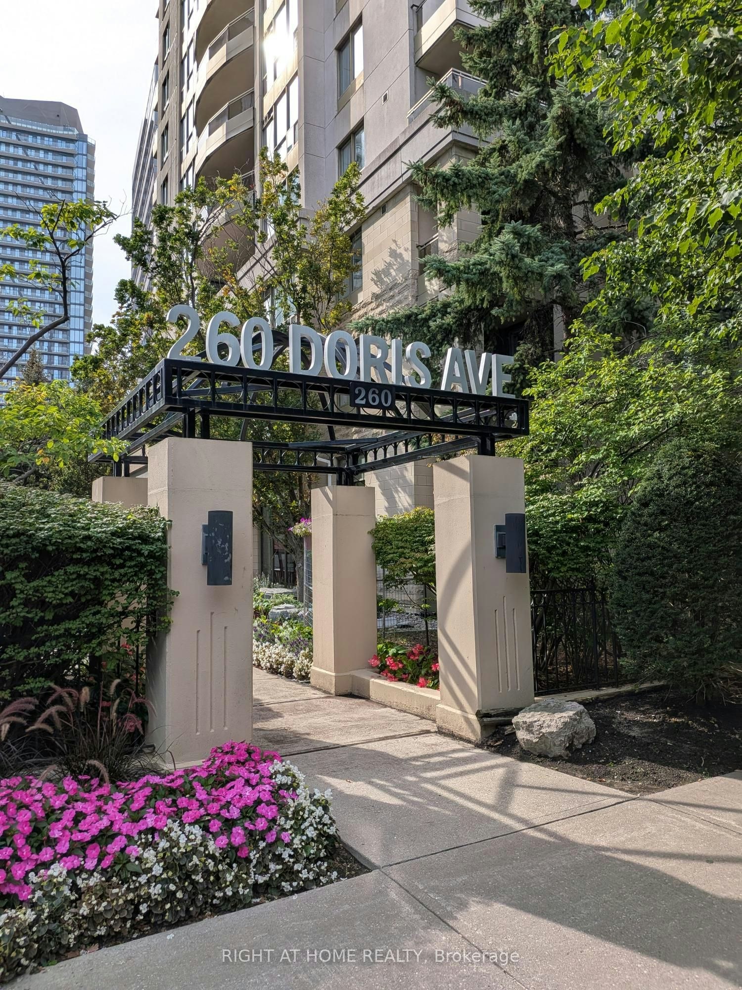 305-260 Doris Avenue, Toronto, ON, M2N 6X9