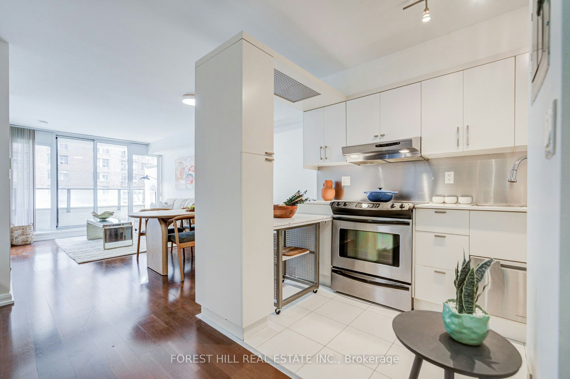 917-111 Elizabeth Street, Toronto, ON, M5G 1P7