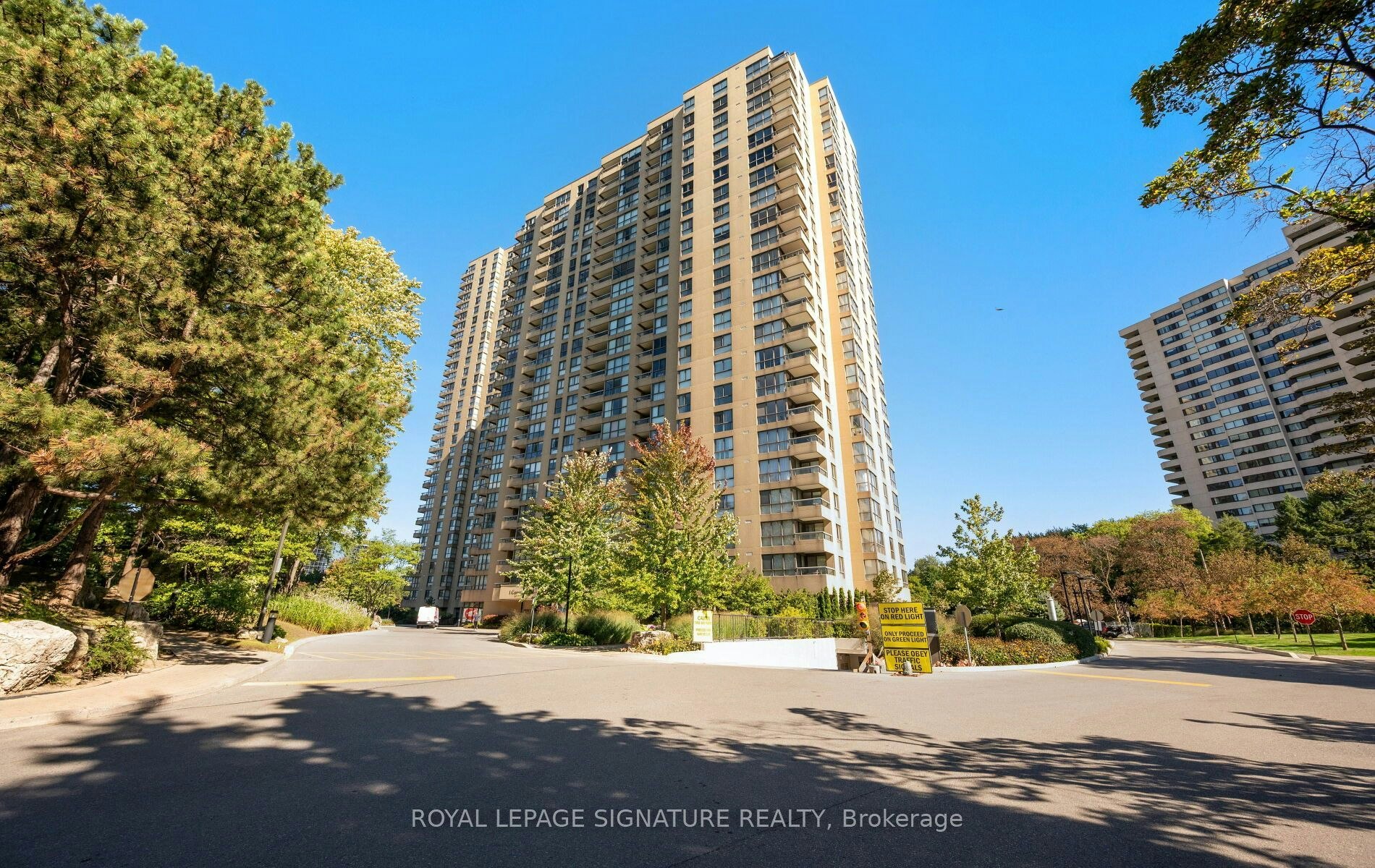 1704-1 Concorde Place, Toronto, ON, M3C 3K6