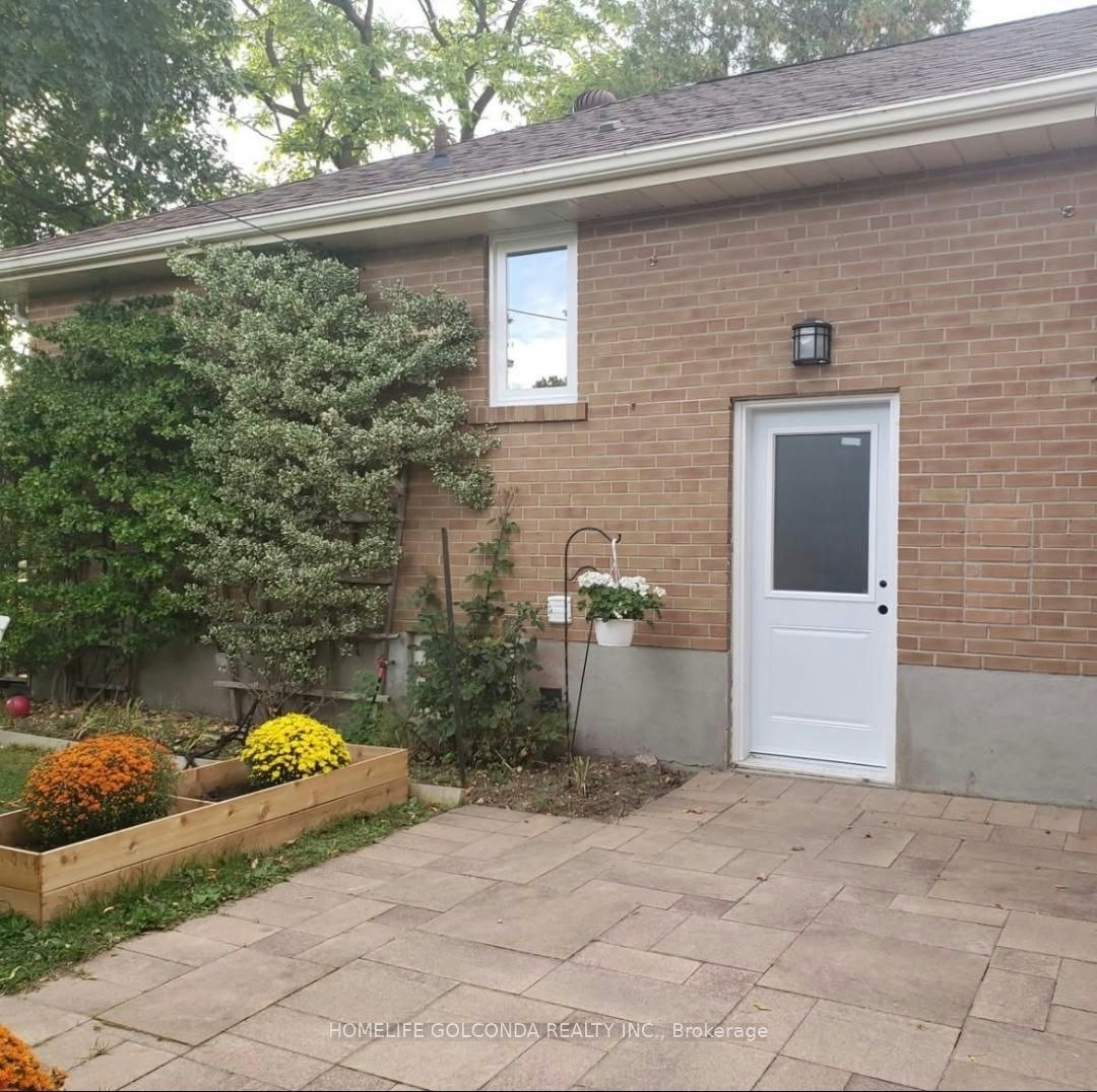 8 Hazelglen Avenue, Toronto, ON, M2R 1R7 - 6