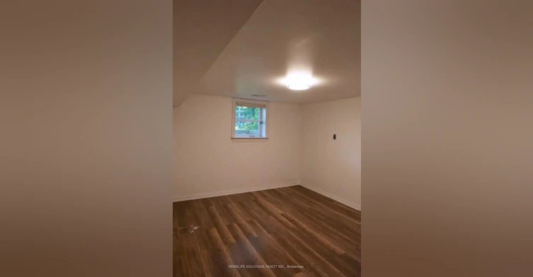 8 Hazelglen Avenue, Toronto, ON, M2R 1R7 - 2