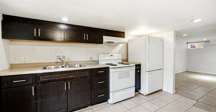 1-285 Oakwood Avenue, Toronto, ON, M6E 2V3 - 3