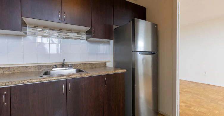 1808-161 Oakwood Avenue, Toronto, ON, M6E 2V2 - 4