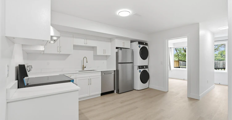 1A-53 Bishop Avenue, Toronto, ON, M2M 1Z4