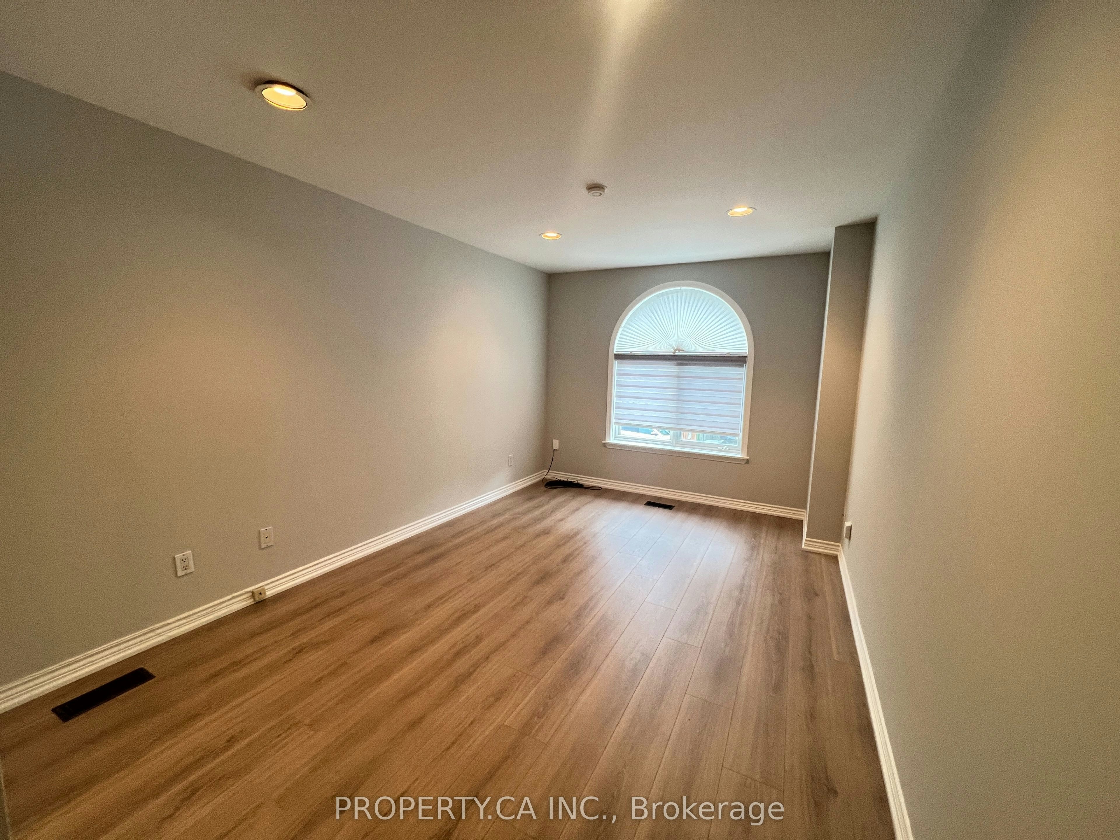 3221A Yonge Street, Toronto, ON, M4N 2L3 - 4