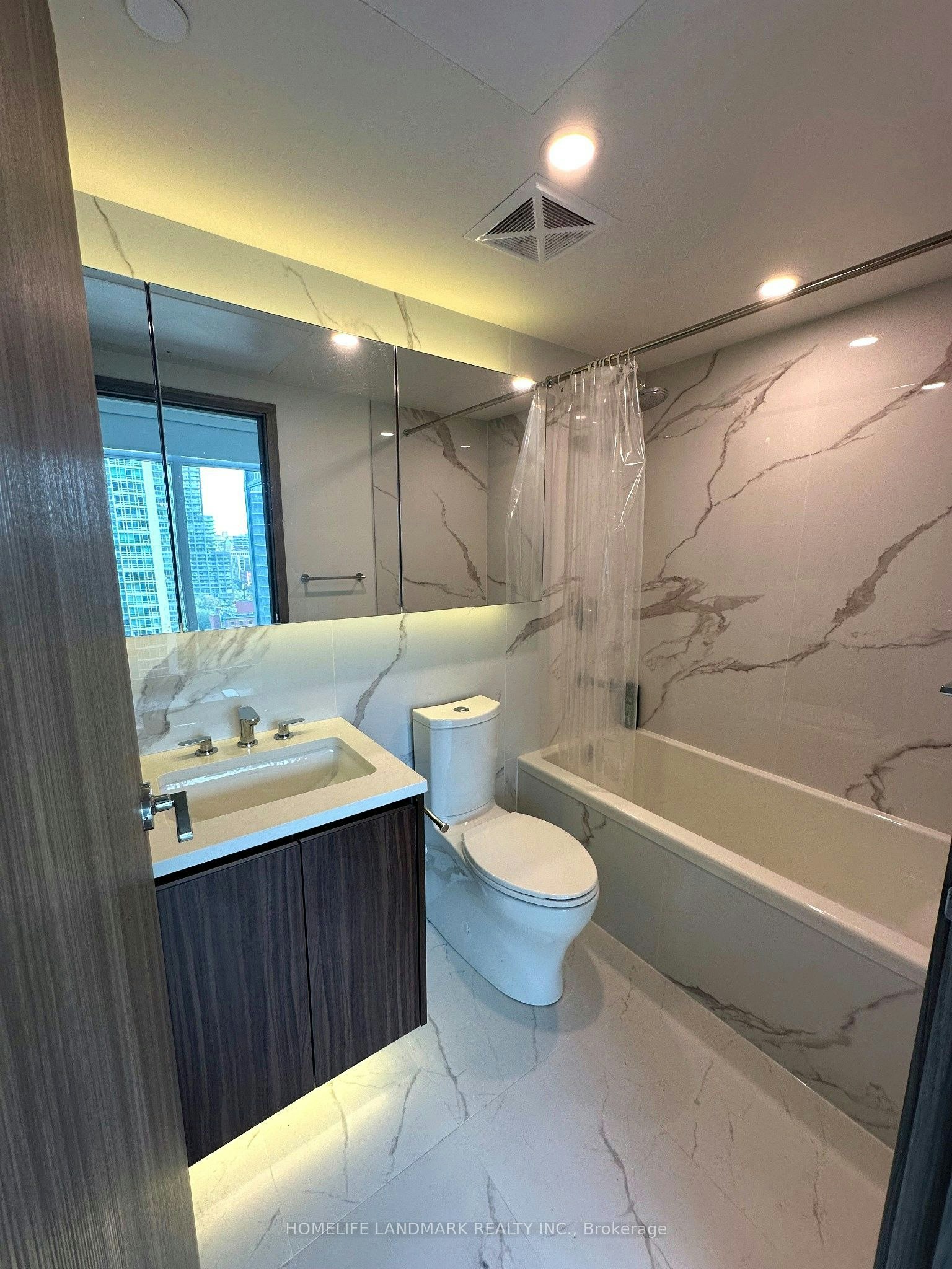 1 Concord Cityplace Way, Toronto, ON, M5V 0X3 - 7