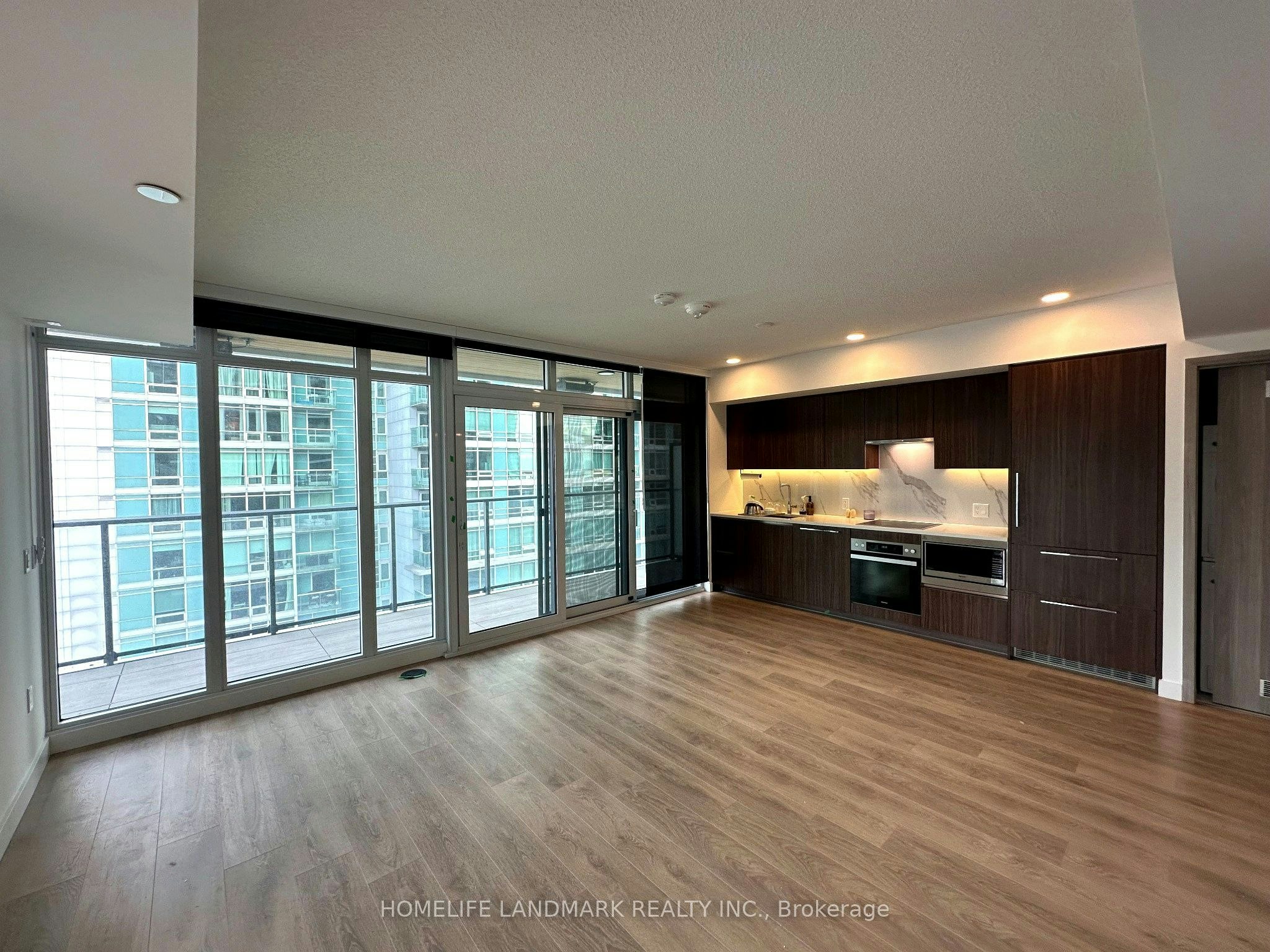 1 Concord Cityplace Way, Toronto, ON, M5V 0X3 - 5