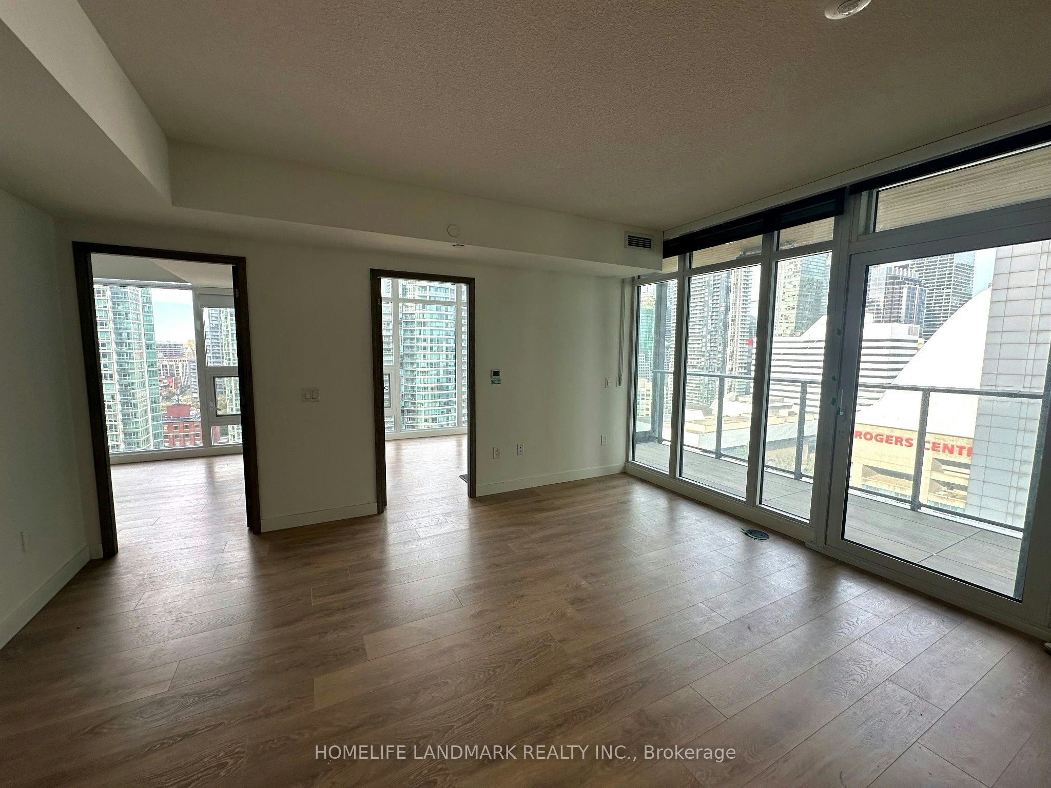 1 Concord Cityplace Way, Toronto, ON, M5V 0X3 - 3