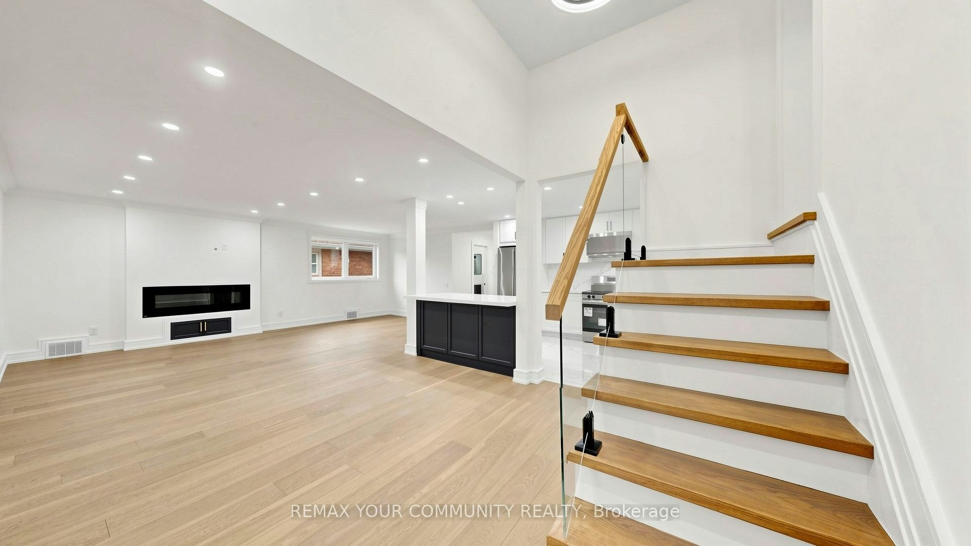 Main Floor-275 Betty Ann Drive, Toronto, ON, M2R 1A9 - 3