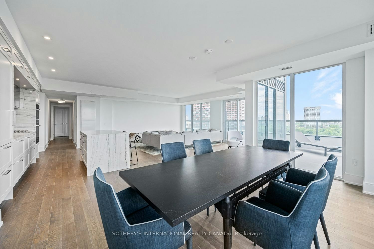 1109-30 Inn ON The Park Drive, Toronto, ON, M3C 0P7 - 10