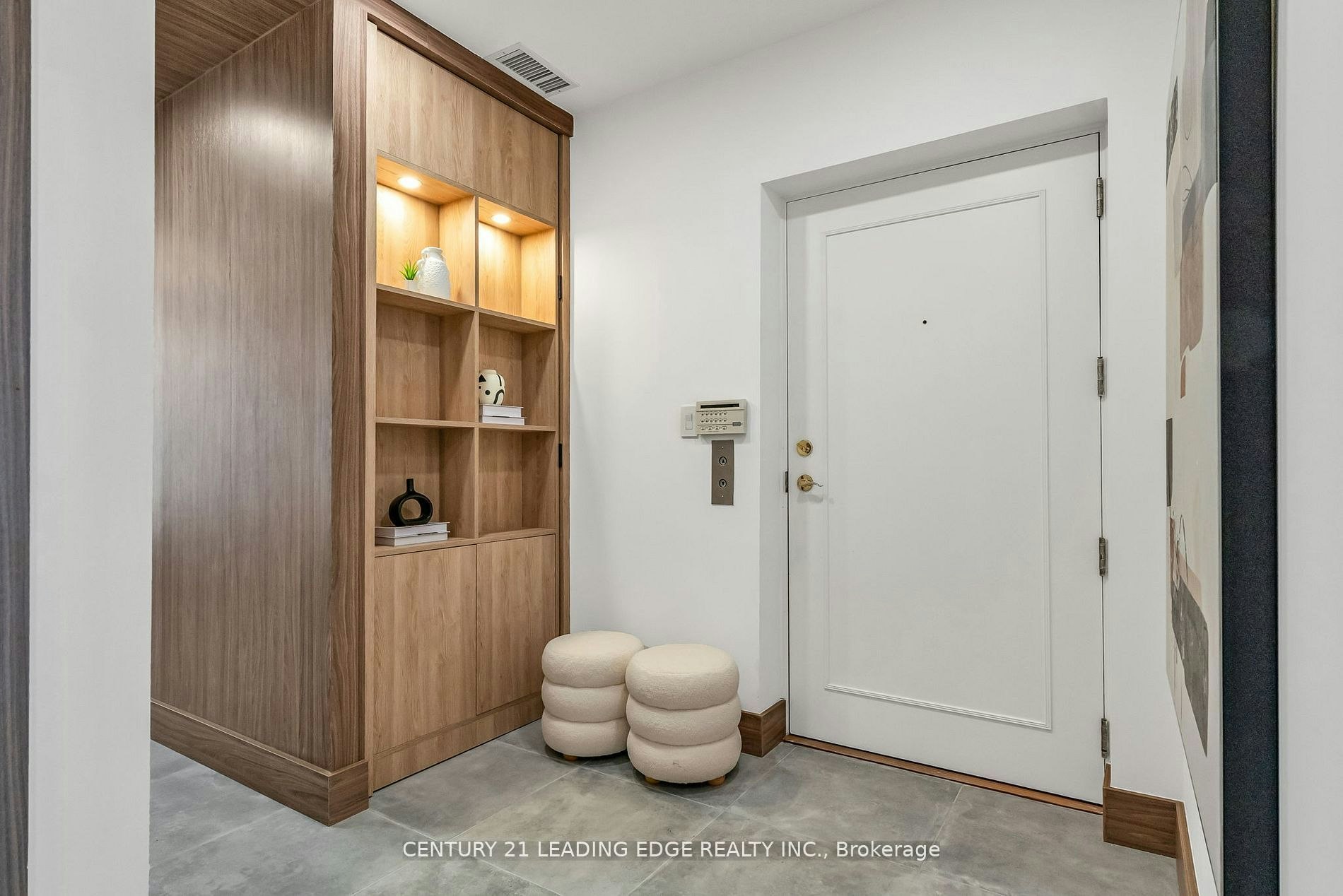208-1 Watergarden Way, Toronto, ON, M2K 2Z7 - 2