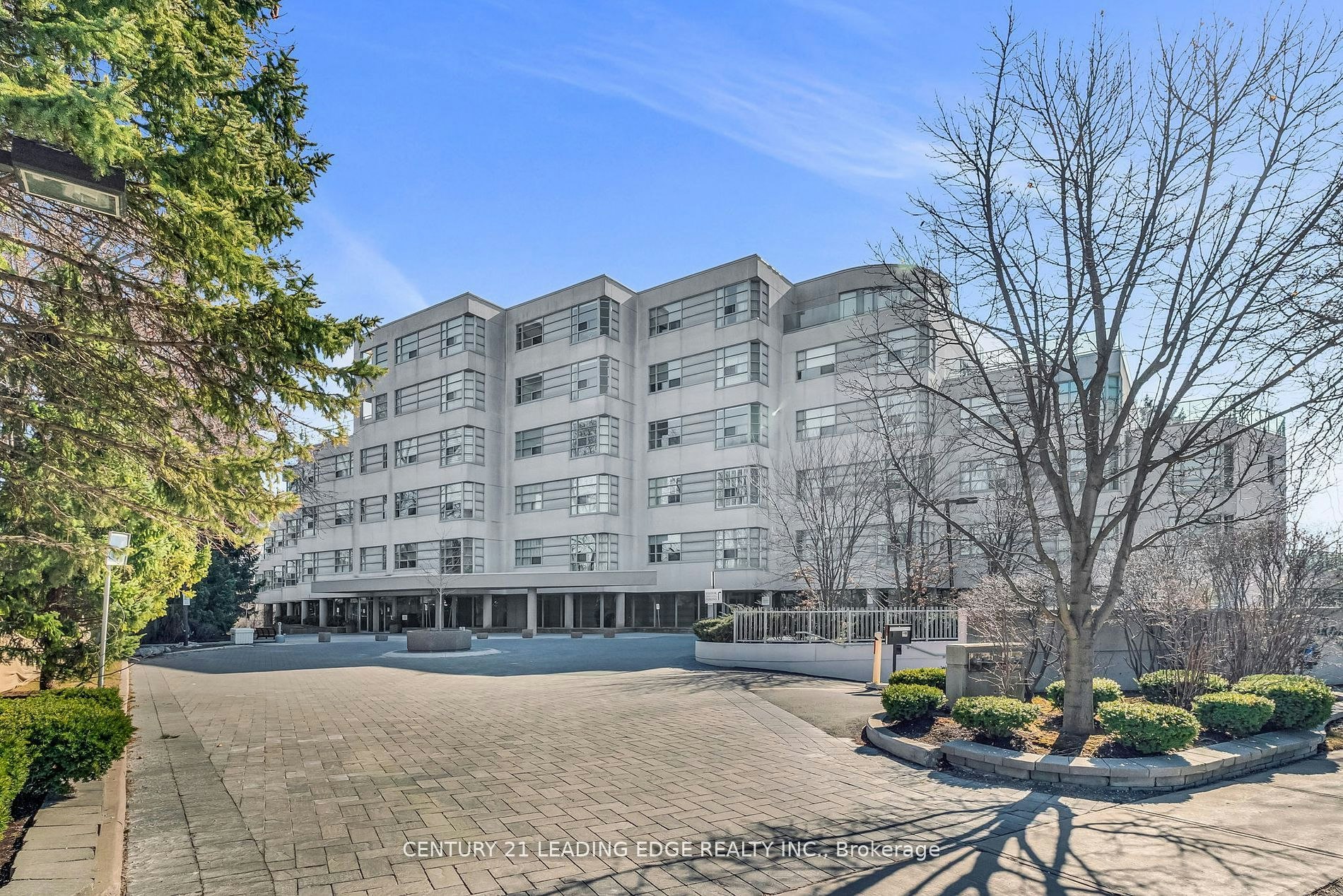 208-1 Watergarden Way, Toronto, ON, M2K 2Z7