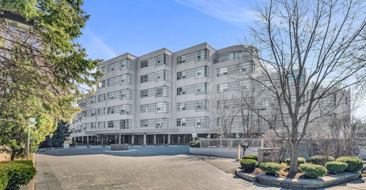 208-1 Watergarden Way, Toronto, ON, M2K 2Z7