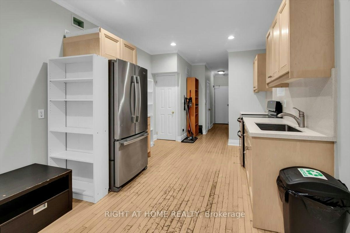 Main & Lower-182 Mutual Street, Toronto, ON, M5B 2B3 - 16