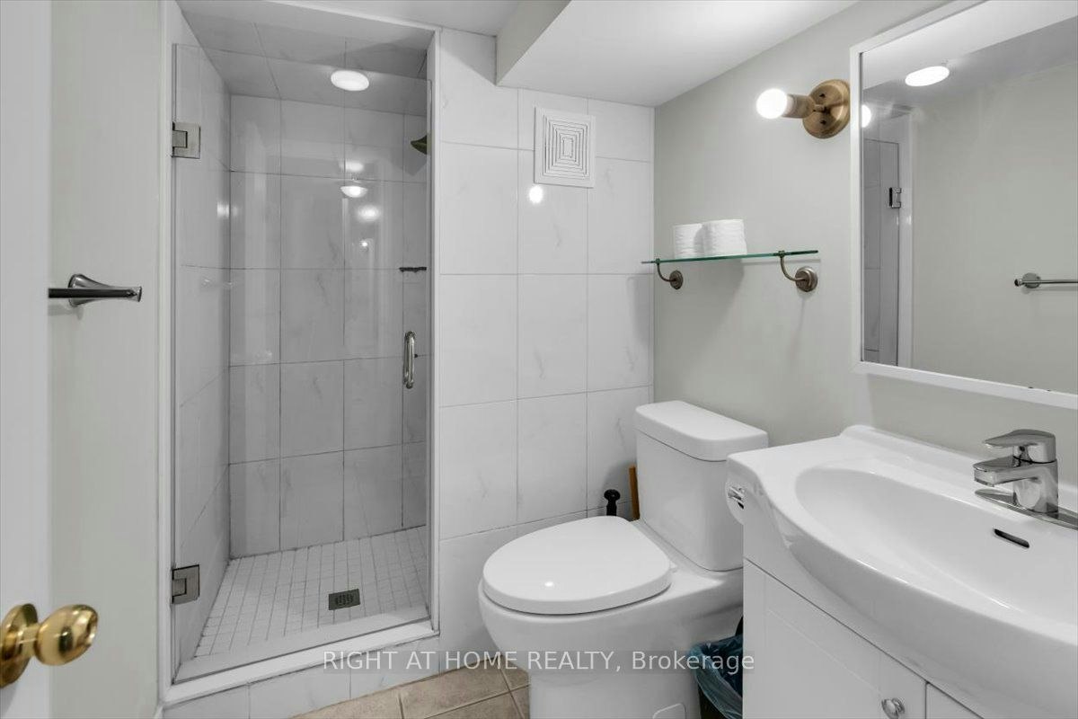 Main & Lower-182 Mutual Street, Toronto, ON, M5B 2B3 - 18