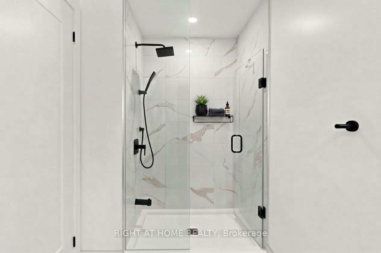 2502-5 Defries Street, Toronto, ON, M5A 0W7 - 23