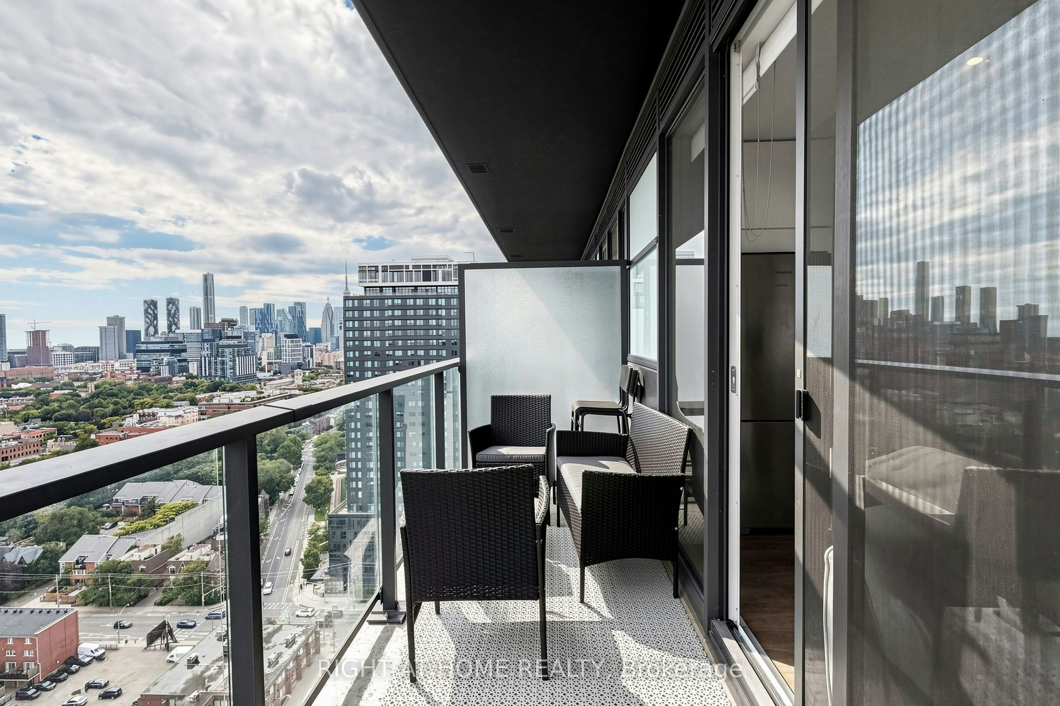 2502-5 Defries Street, Toronto, ON, M5A 0W7 - 31